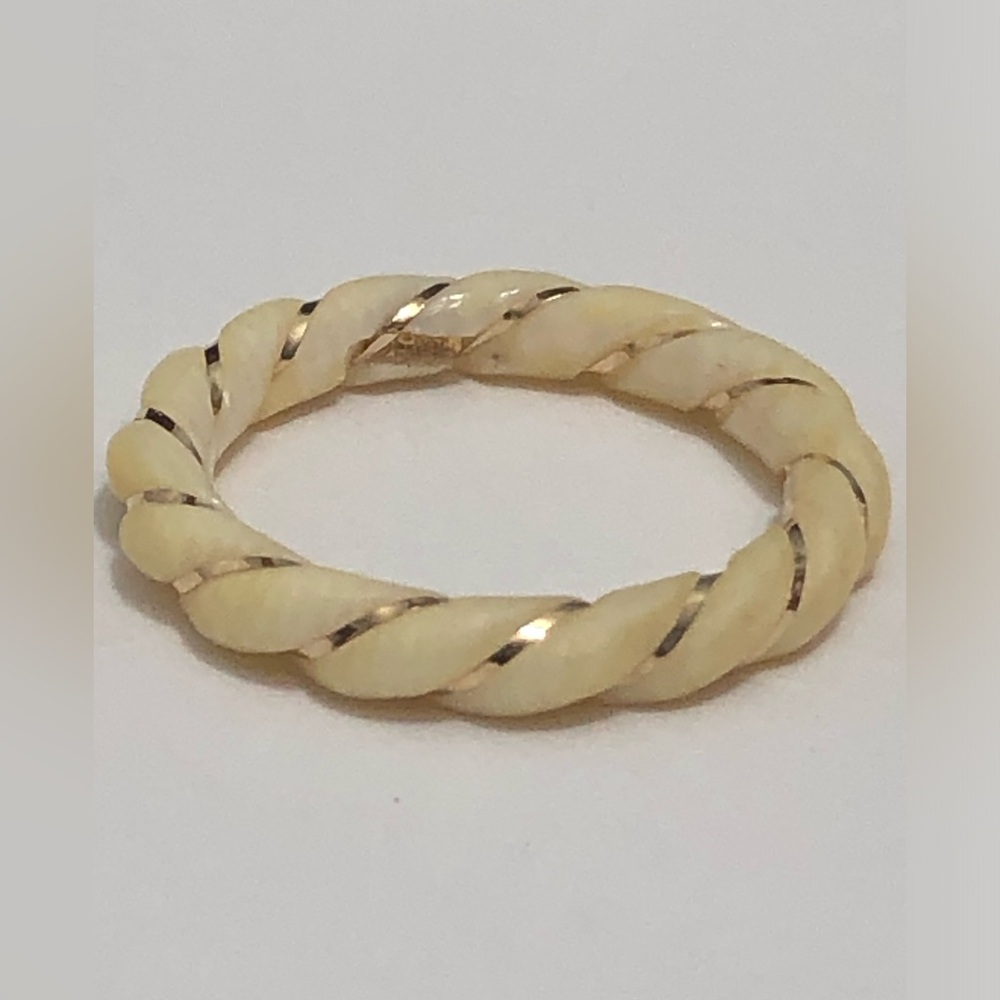 Vintage 585 14k  Gold Bone Ring carved Spiral Band Size  5.5